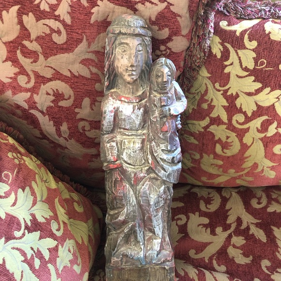 Hand carved religious statue - Picture 2 of 3